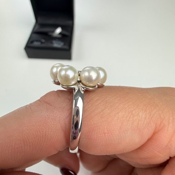 R H Macy Co Sterling Silver Bridge Cultured Pearl Pave 1/20CTTW Statement Ring - Picture 5 of 9